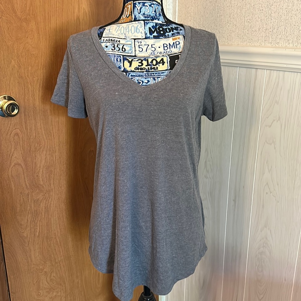 TORRID Womens Classic Fit V neck t-shirt size 00